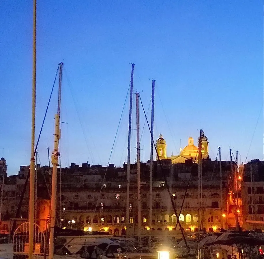 Vittoriosa Seafront Highly Furnished Apartment Fl 4 Birgu