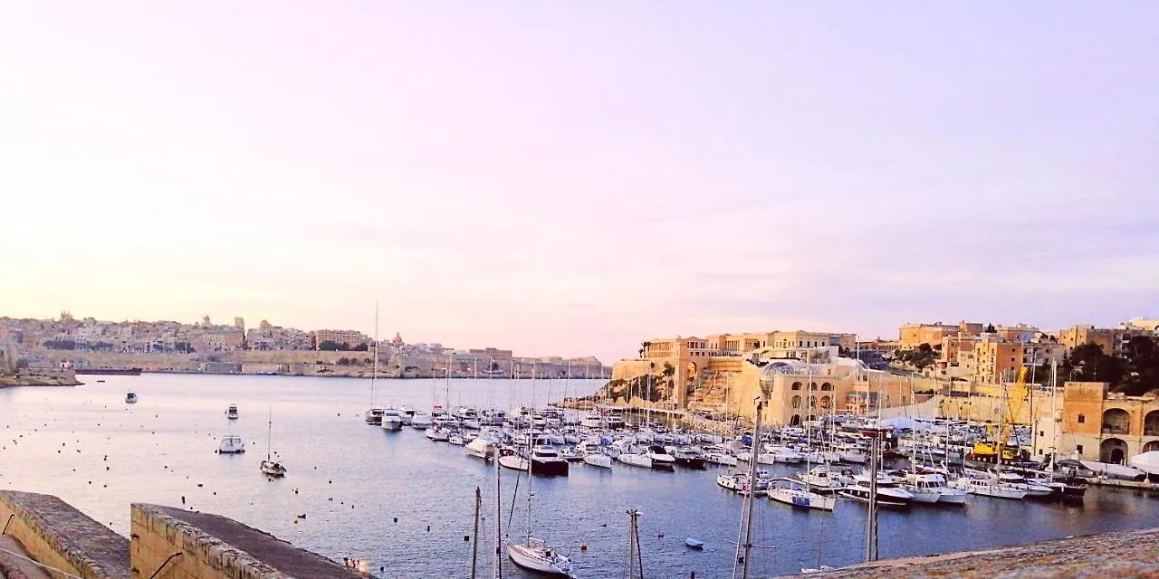 Vittoriosa Seafront Highly Furnished Apartment Fl 4