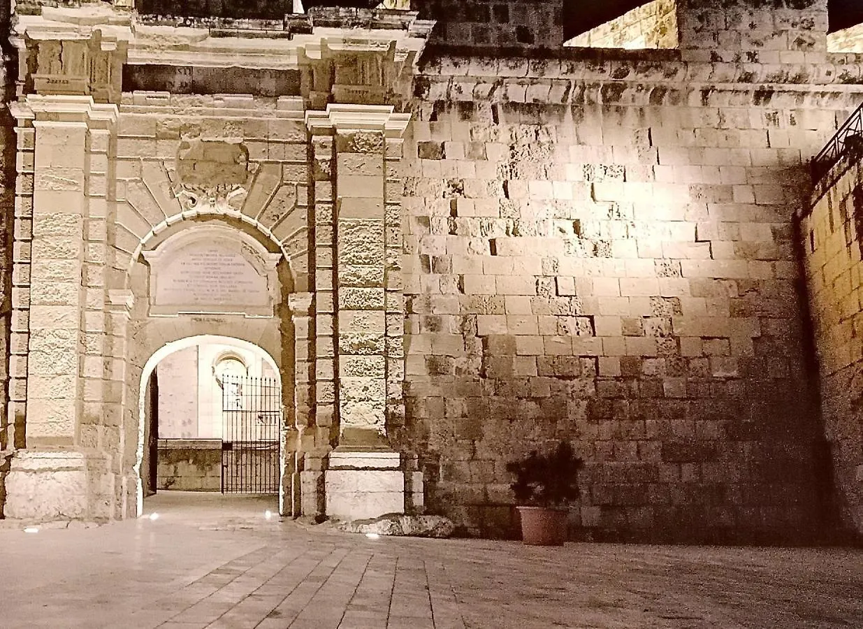 Vittoriosa Seafront Highly Furnished Apartment Fl 4 0*, Birgu