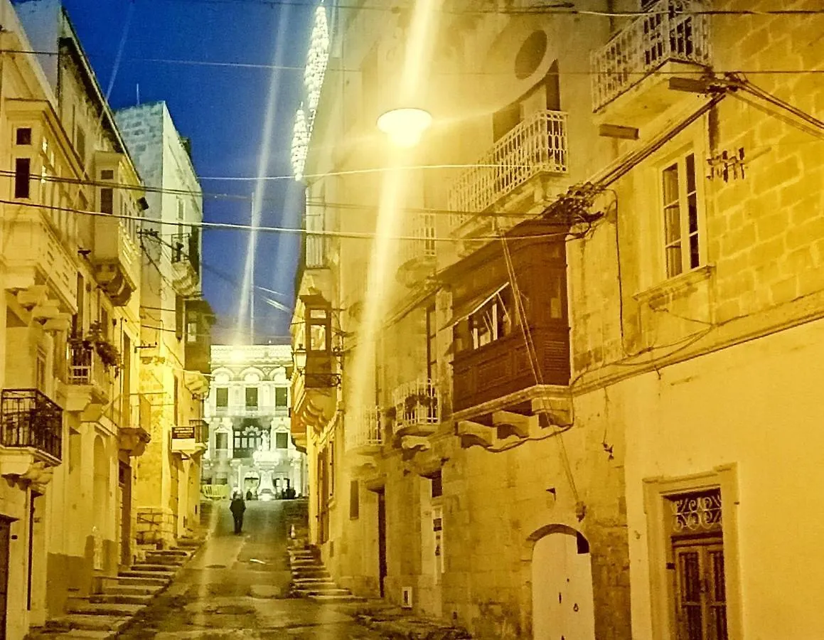 Vittoriosa Seafront Highly Furnished Apartment Fl 4  Birgu