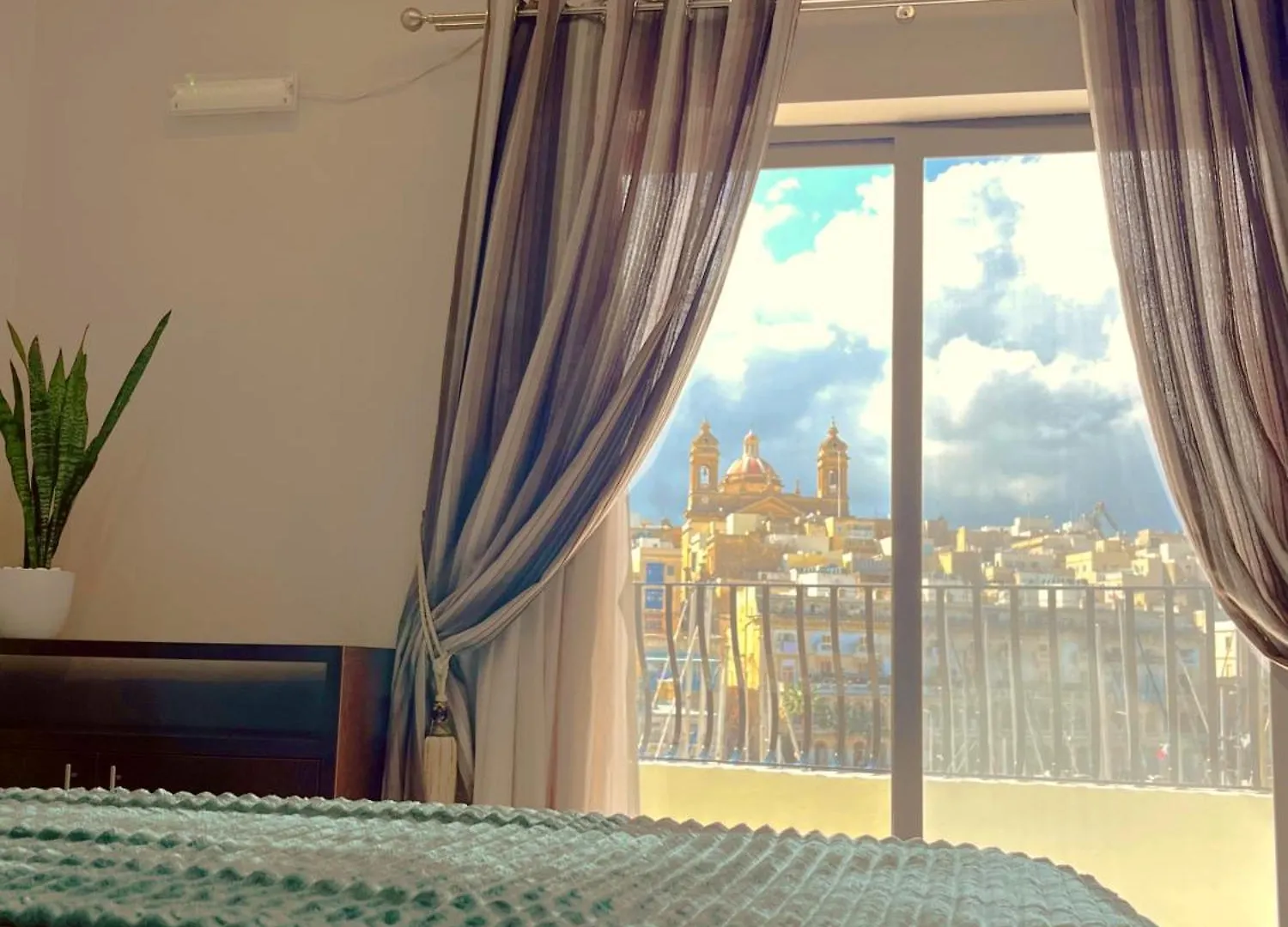 Vittoriosa Seafront Highly Furnished Apartment Fl 4 0*, Birgu