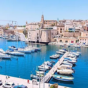 Vittoriosa' Seafront 2 Bed Highly Furnished Birgu